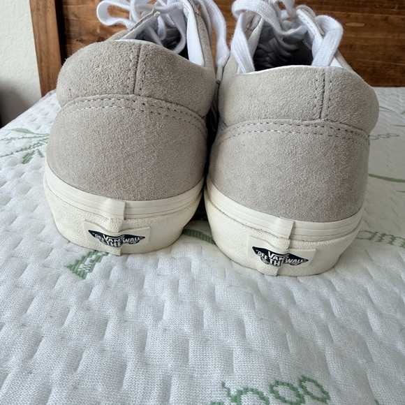 Vans - Picture 3 of 5